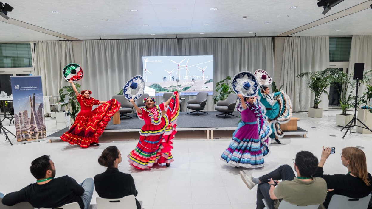 Auftritt einer mexikanischen Tanztruppe an den Latin America Days der HSG