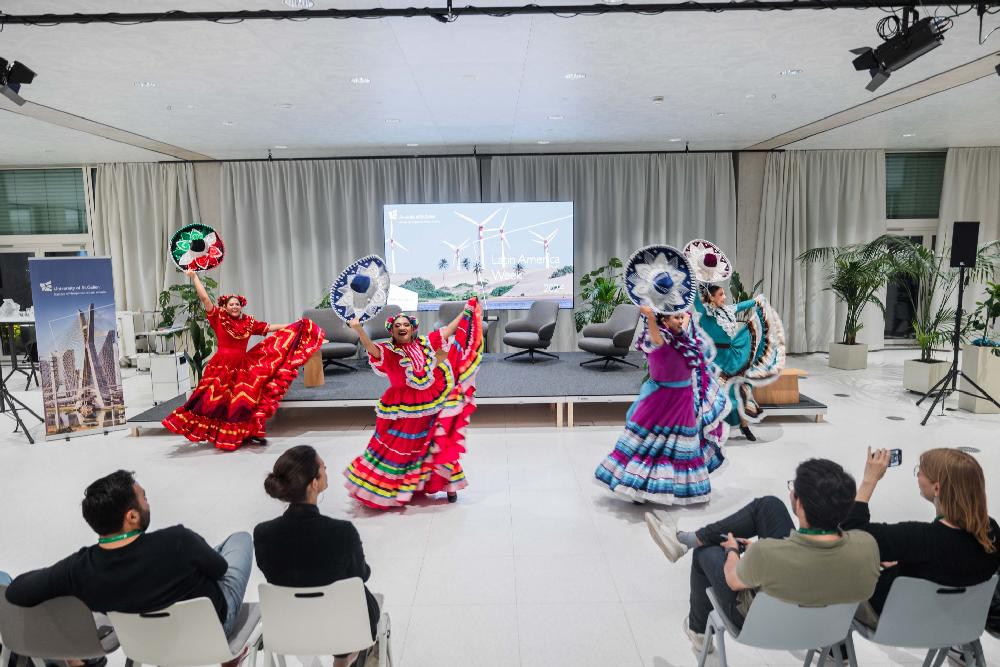 Auftritt einer mexikanischen Tanztruppe an den Latin America Days der HSG