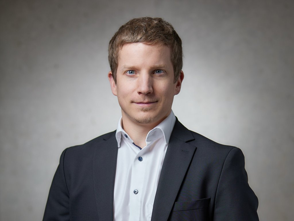 Dr. Stefan Legge