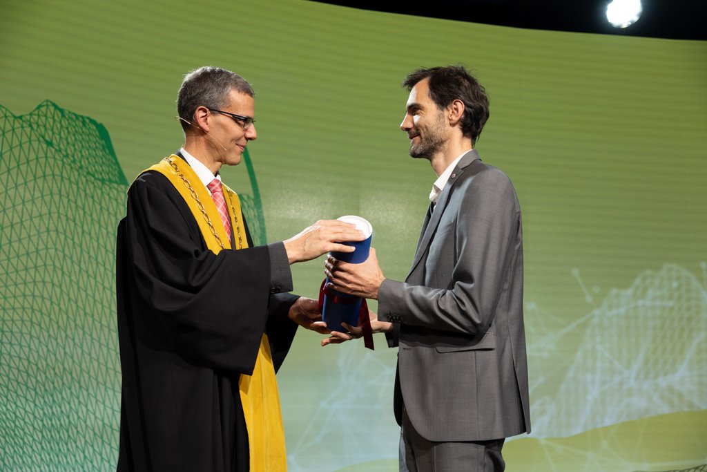 Martin Wolf receives Latsis Prize for outstanding economic research