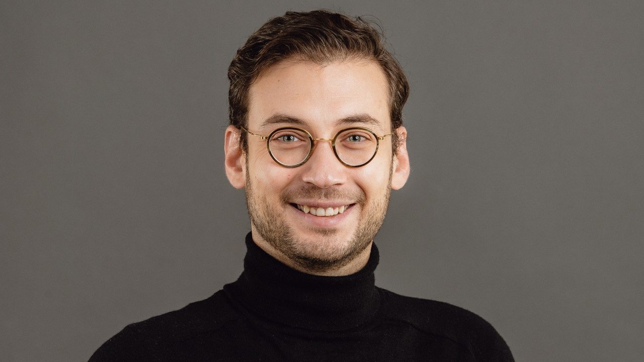 Blagoy Blagoev is Professor of Organization Studies and joined the HSG in February 2024. Among his various research interests are new forms of working and organizing. He has been involved with coworking spaces for more than 15 years and, in 2011, undertook an ethnographic field study at a Berlin coworking space.