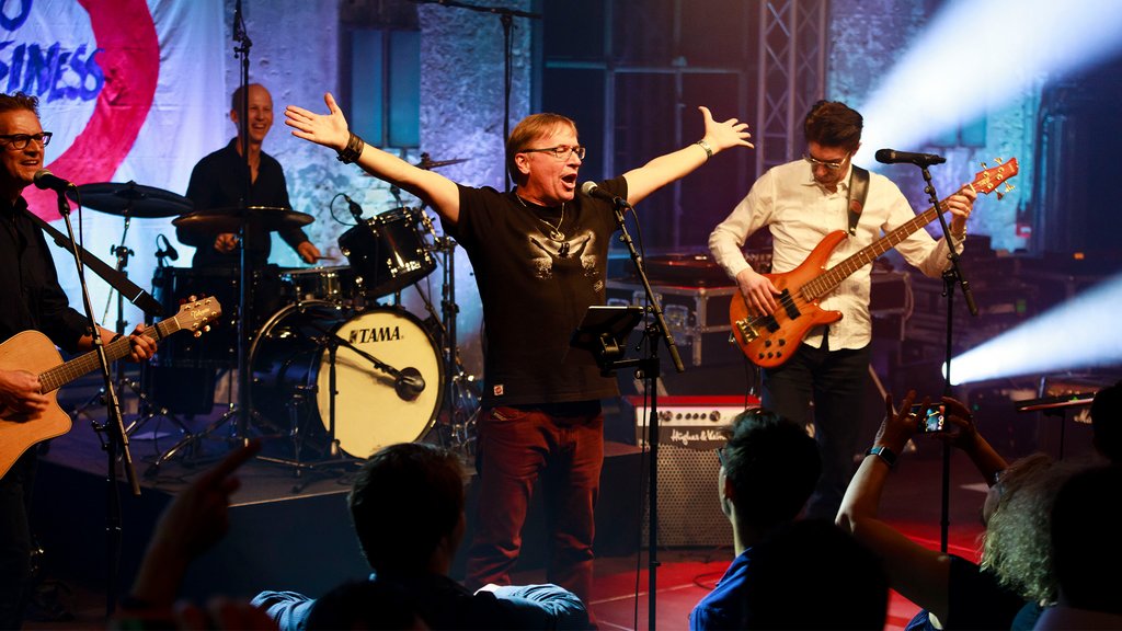 Stanzas, jingles and songs set the rhythm