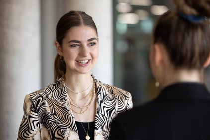 CLOTHESfriends-Founder Carmen Jenny am 52. St.Galler Symposum: «Wir müssen voneinander lernen»