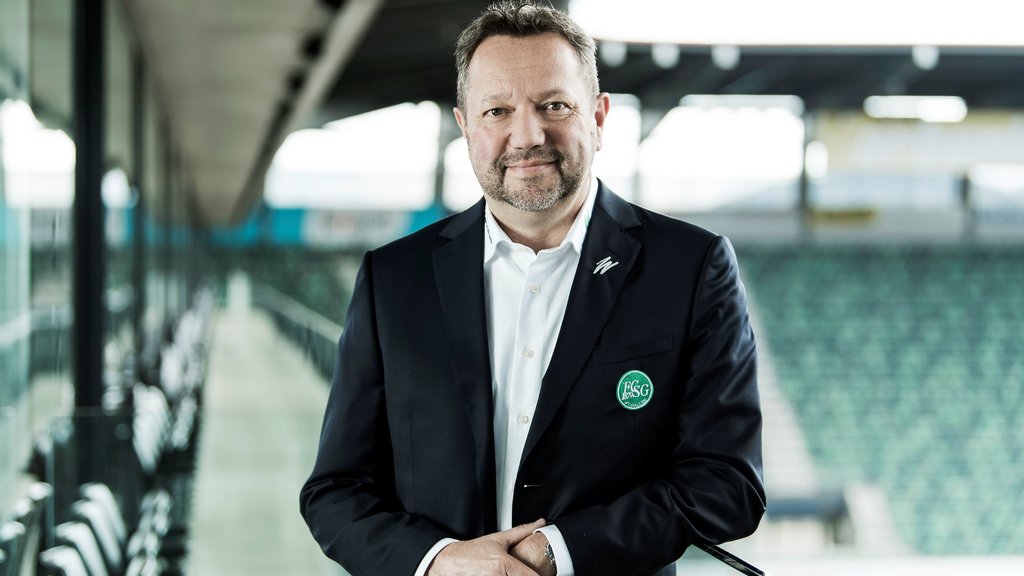 Discussion on FC St.Gallen with Barnetta and Hernandez