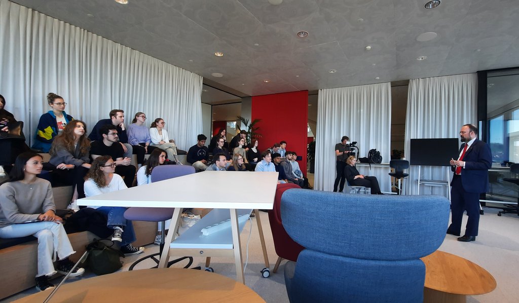 Strengthening bilateral ties: UK ambassador visits HSG