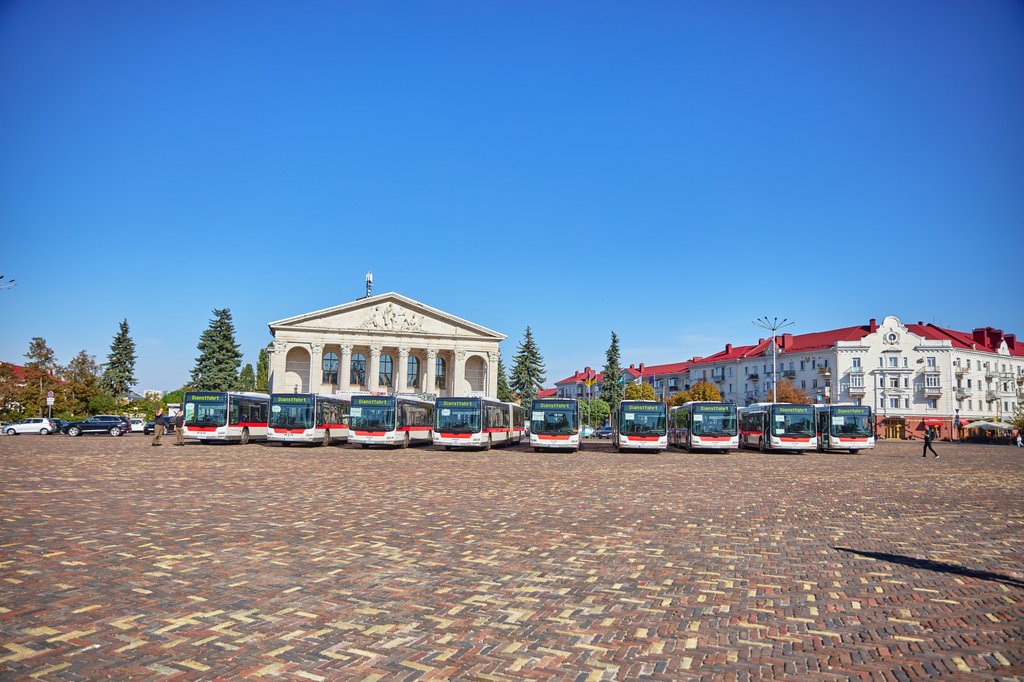 Die St.Galler Stadtbusse im Zentrum von Tschernihiw | unisg.ch