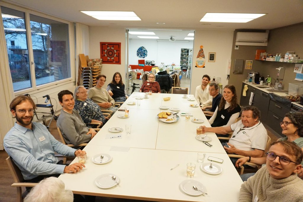 HSG-Studierende zu Besuch im Altersheim: «Studierende und Senior:innen können viel voneinander lernen»