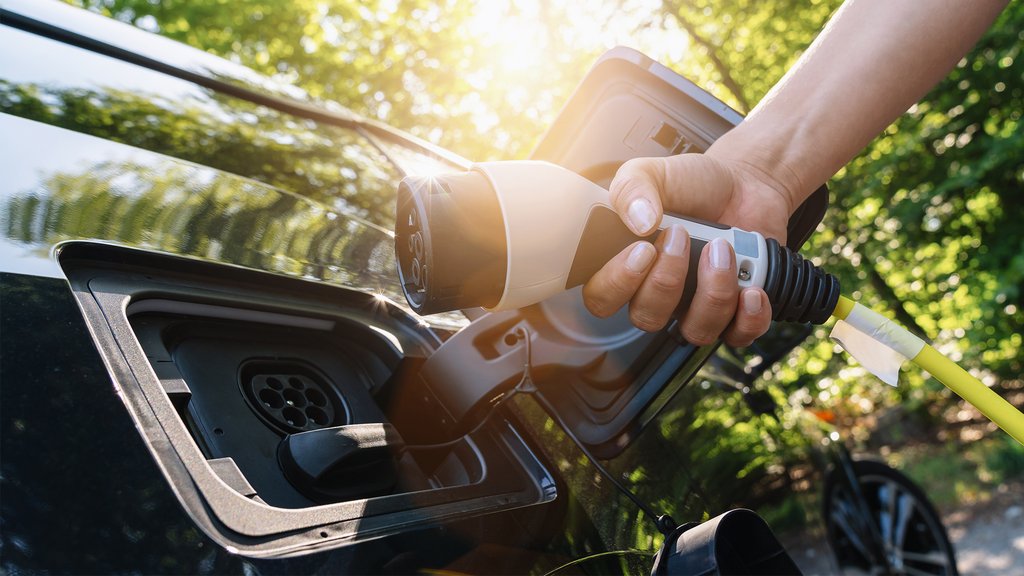 Elektrifizierung des Firmenautos: Ausbau der E-Mobilität im B2B-Kontext