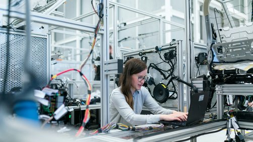 Schweizer Industrie hält überraschend stark am Standort Schweiz fest