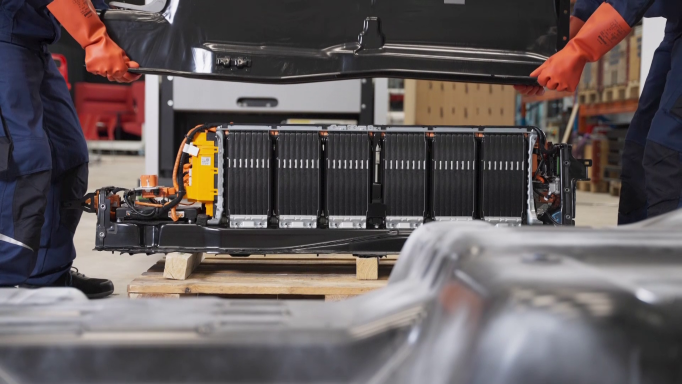 Ein zweites Leben für Autobatterien – neues Forschungsprojekt verbessert Ökobilanz der E-Mobilität