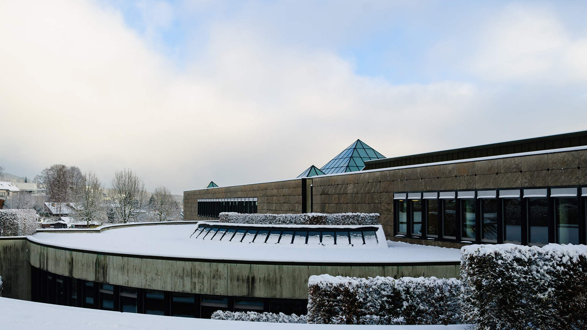 HSG defends 4th place in "Financial Times" ranking