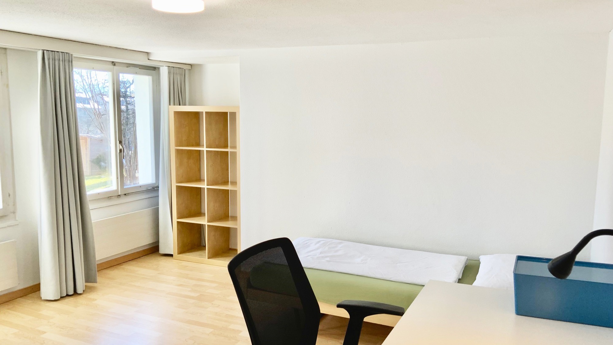 Bedroom (wide angle)